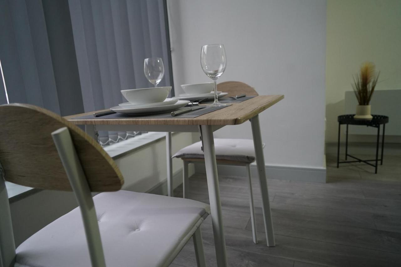 1 & 2 Bed Apartments - Desborough, Kettering, Wifi, Parking, Family Exterior foto