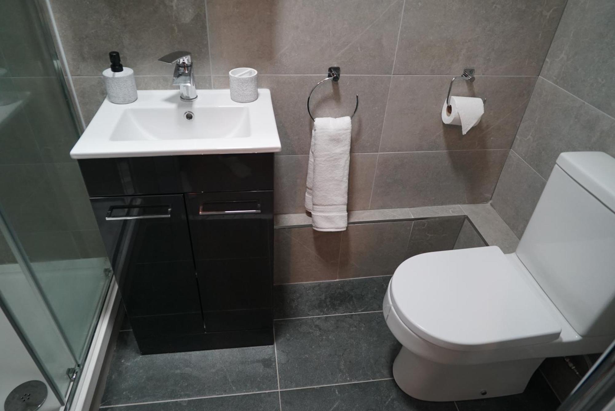 1 & 2 Bed Apartments - Desborough, Kettering, Wifi, Parking, Family Exterior foto