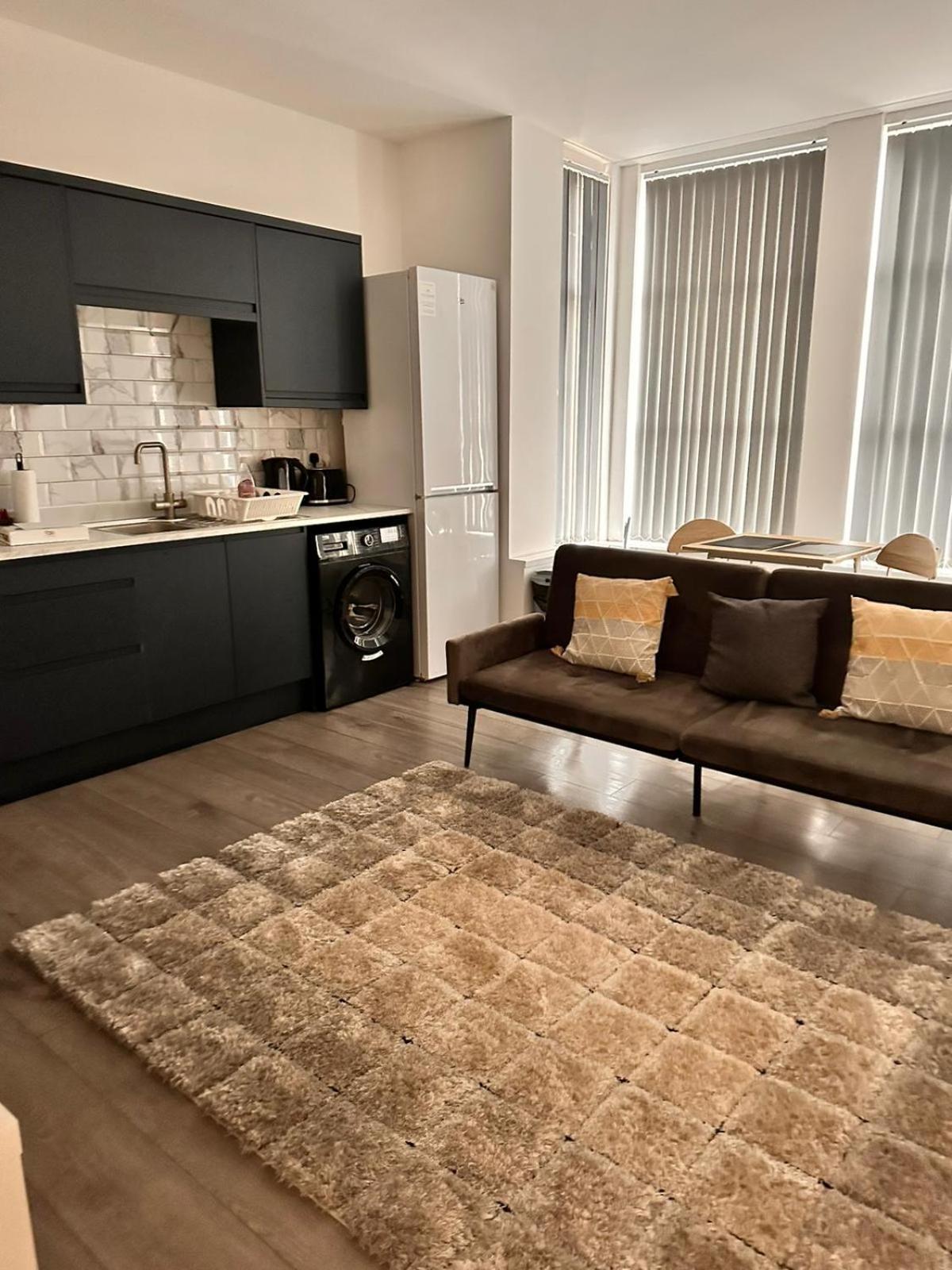 1 & 2 Bed Apartments - Desborough, Kettering, Wifi, Parking, Family Exterior foto