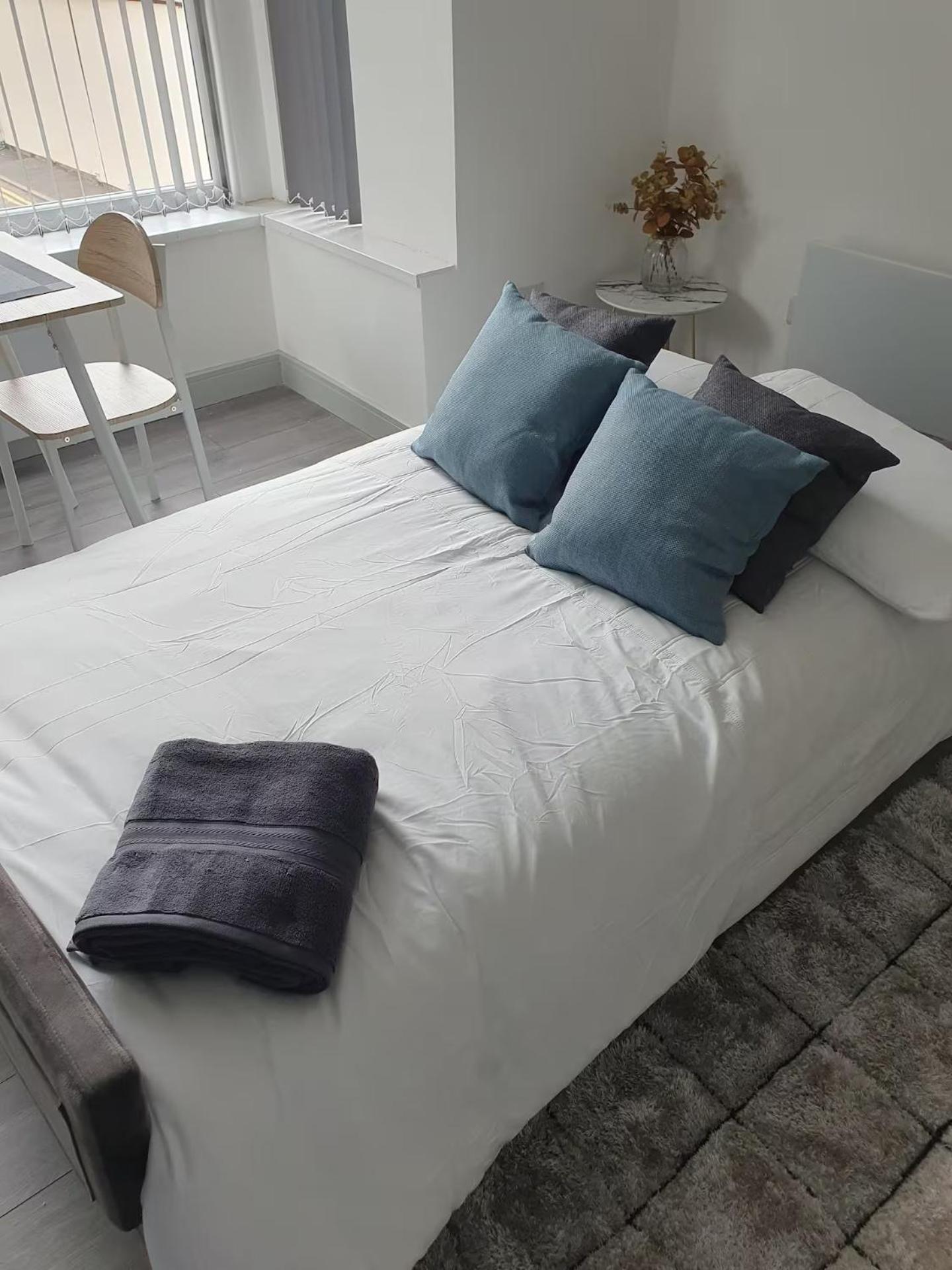1 & 2 Bed Apartments - Desborough, Kettering, Wifi, Parking, Family Exterior foto
